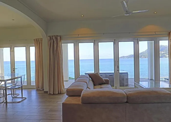 Vallonend Beachfront With Excellent View Aparthotel